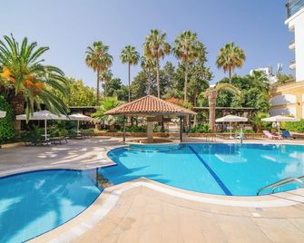 Hotel Pia Bella - Kyrenia - Bazén