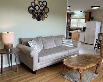 1008 on Ten - minutes to All Star Village, quiet setting - Laurens - Sala de estar