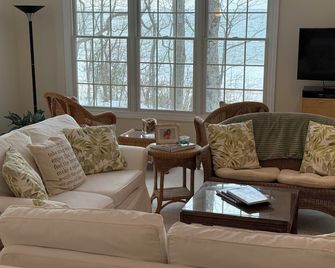 Lake Michigan waterfront home- Low bluff gorgeous beach and Spectacular Sunsets - Silver Lake - Sala de estar