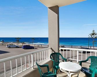 Beachcomer 1 - The Entrance - Balkon