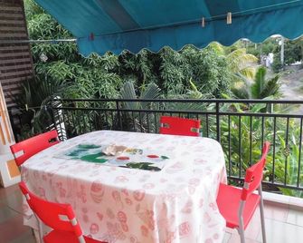 Cozy House with Pool in Flic en Flac - Flic en Flac - Balcony