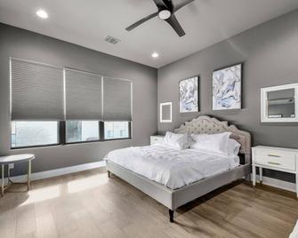 Stay in Luxury @ The Pearl ~ .5M to Riverwalk - 聖安東尼奧 - 臥室