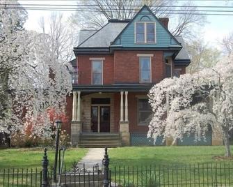 Lovely C.1890 Flat with Garden in Historic Downtown - Lexington - Building