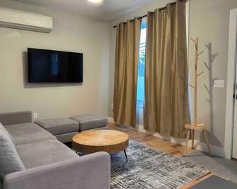 Charming 2-bedroom cottage - South Burlington
