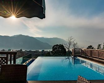 Bar Peepal Resort - פוחארה - בריכה