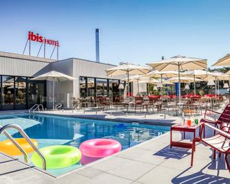 ibis Orange Centre Échangeur A7 A9 - אורנג' - בריכה
