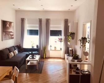 Ferienwohnung am Schloss Engers - Neuwied - Wohnzimmer