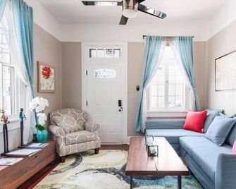 Shotgun Craftman House With Private Patio - نيو اورليانز - غرفة معيشة