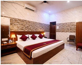 Hotel Nirmala Palace Ayodhya Near Ram Mandir - Ayodhya - Bedroom