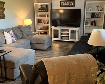 Charming 4-bedroom house in enchanting Oxford, Oh. Miami, Spooky Nook. - Oxford - Obývací pokoj