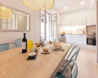 Bravissimo Rambla River View - Girona - Dining room