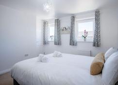 Swn Y Mor - 4 Bedroom Holiday Home - Llanelli - Llanelli - Habitación