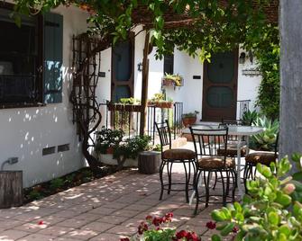 Perfect to see Old Town! Easy Walk to restaurants, parks, trails &Train Station! - San Diego - Patio