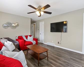 Cozy Home In Lake Geneva Wi Area - Lake Geneva - Living room