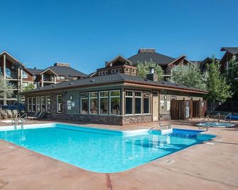 Lakeside Lair | Pool | Hot Tub | A/C - Invermere - Pool