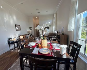 LexiLanka luxury apartment-Near LSU / Stadium, L'Auberge, downtown & airport - Baton Rouge - Dining room