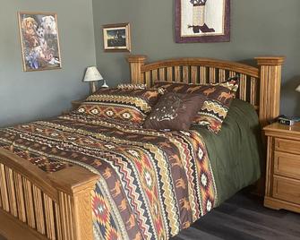 Western gateway to the Black Hills-Snowmobiling, skiing, hunting, and fishing! - Newcastle - Habitación