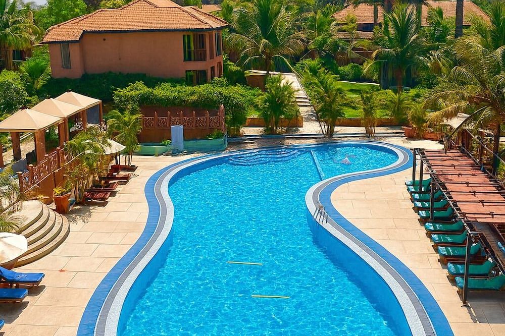 سيفرونت ريزيدنسيز - سيريكوندا - حوض السباحة