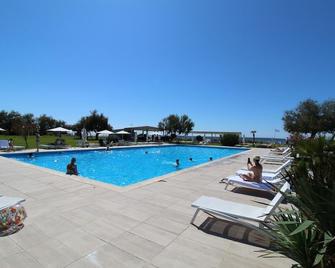 Bv Kalafiorita Resort - Zambrone - Басейн