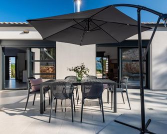 Swedish-Style Villa Salz - Fiskardo - Patio