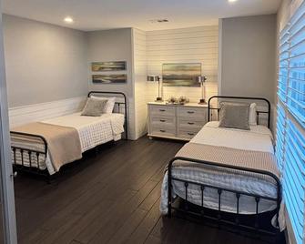 Welcome to Marina Pointe! Stay, Relax, Explore-Your Perfect Getaway Starts Here! - Belton - Bedroom