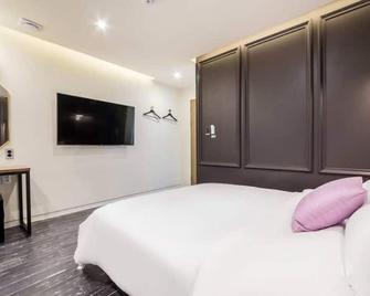 Plain Hotel - Chuncheon - Camera da letto