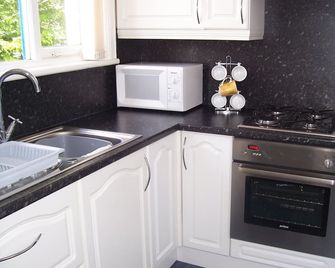 The Tops Self Catering - Leeds - Kitchen