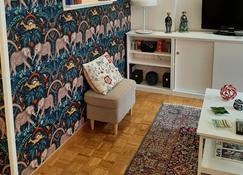 Charming Loft In Piazza Di Spagna - Rome - Living room