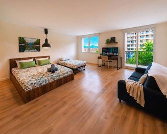 Bright Studio with Balcony, Tram 17, Gaillard, Geneva - Gaillard