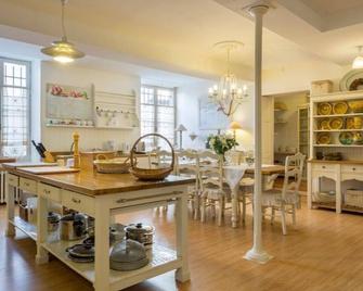 Period village House with heated pool all year and Enclosed Mediterranean Garden - Olonzac - Comedor