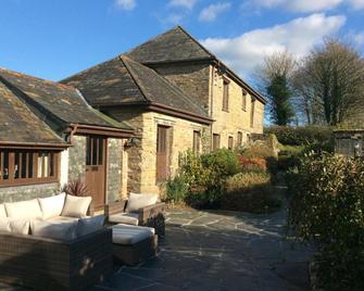 Owletts Barn B&B - Bodmin - Patio