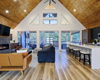 Couples - Family - Games - Hot tub - Sauna - Broken Bow - Living room