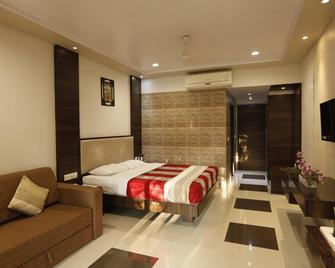 Usha Ascot - Matheran - Bedroom