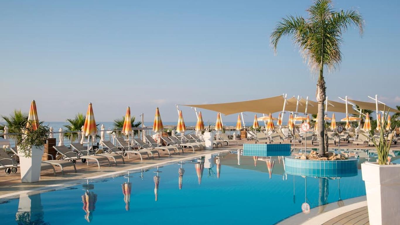 Asterias Beach Hotel