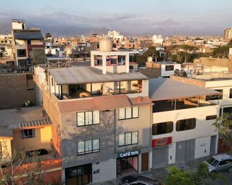 Av. Carlos Valderrama 690 - Trujillo - Vista del exterior