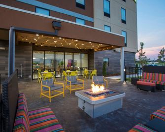 Home2 Suites by Hilton Owasso - Owasso - Innenhof