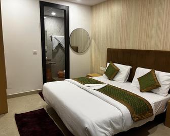 Comfort Inn - Prayagraj - Bedroom