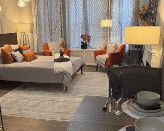 Beautiful Norfolk Studio Apartment - Prime Location Near Hospitals - Norfolk - Living room