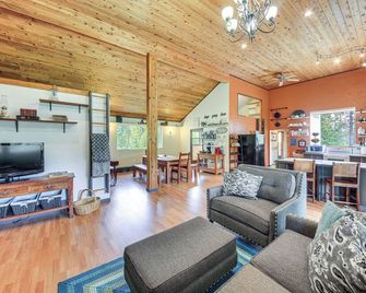 Rustic And Modern Home With Forest Views - Newport