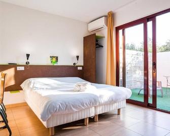 هوتل أكاجو - أرجيل-سور-مير - غرفة نوم