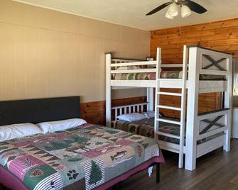 Lake front Cabin #11 with Porch - Graham - Bedroom