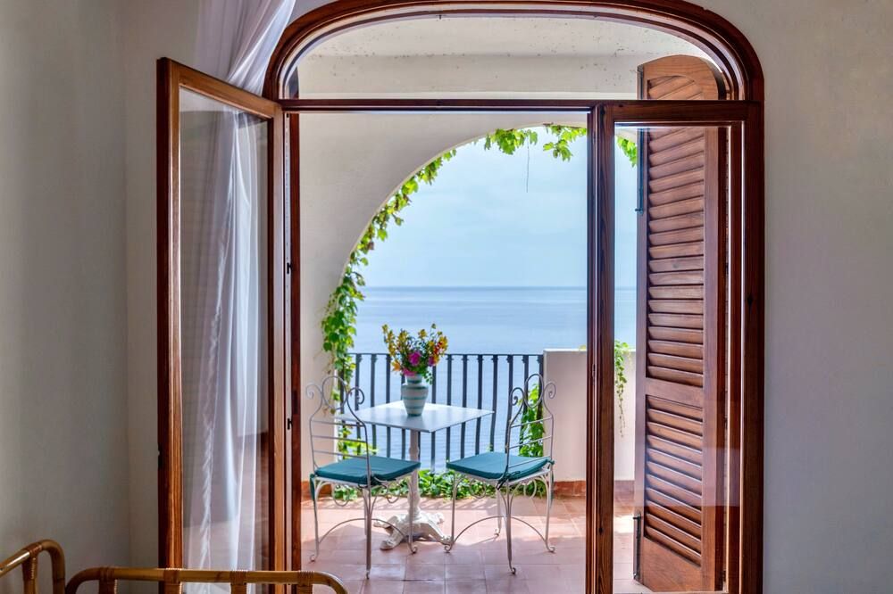 Hotel Carasco - ליפארי - מרפסת