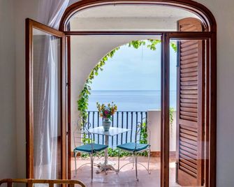 Hotel Carasco - Lipari - Balcón