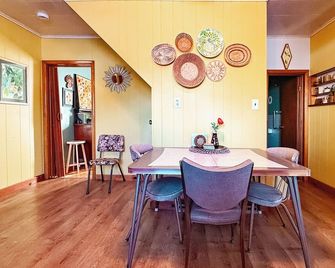 Three Bedroom Time Capsule House in Hidden Gem Gwinn, Michigan - Gwinn - Comedor