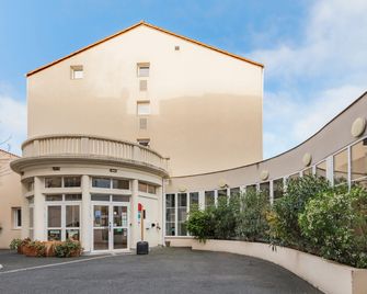 أبارتسيتي كونفورت نيورت سنتر - نيور - مبنى