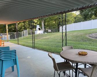 Secluded ranch home - Ashland - Patio