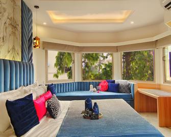 Sarang Palace - A Luxury Boutique Hotel - Jaipur - Living room