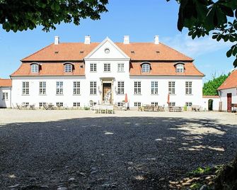 Authentic and historic atmosphere at Gelskov - Ringe - Edificio