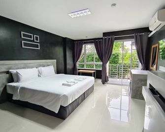 Nano Place Hotel - Si Racha - Ložnice