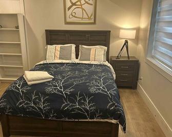 Spacious one Bedroom Suite Right in Downtown ! - Maple Ridge - Bedroom